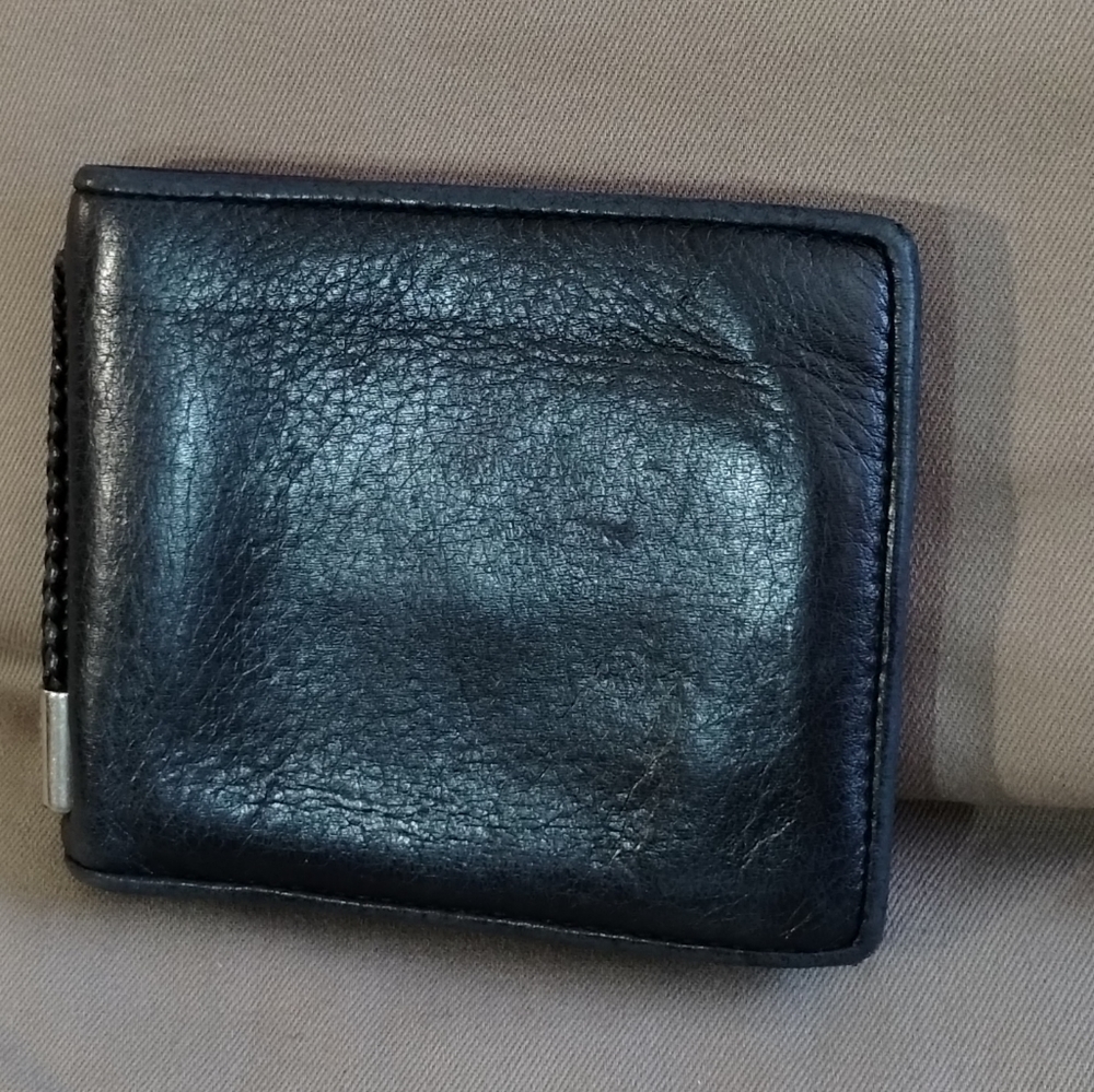 VINTAGE GUCCI SOFT BLACK LEATHER MEN'S BI-FOLD WALLET ~ AUTHENTIC - Picture 3 of 16